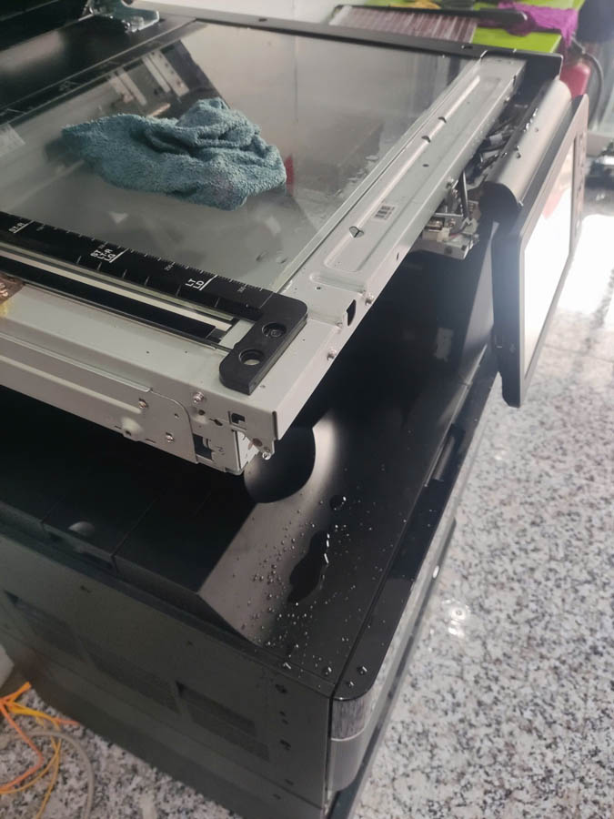 máy photocopy bị vô nước